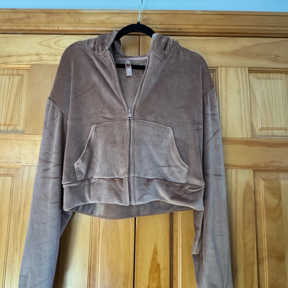 SKIMS Velour Cropped Hoodie and matching pants set in Chestnut color